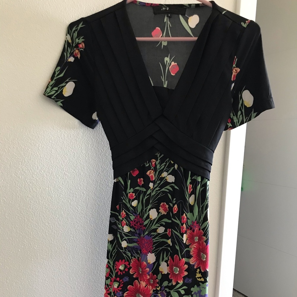 BCBGMaxazria dress 6 new without tag